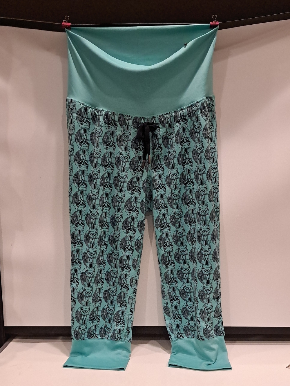 North Face Women's Cropped Jogger Features Fox Print Turquoise Size M Flash Dry